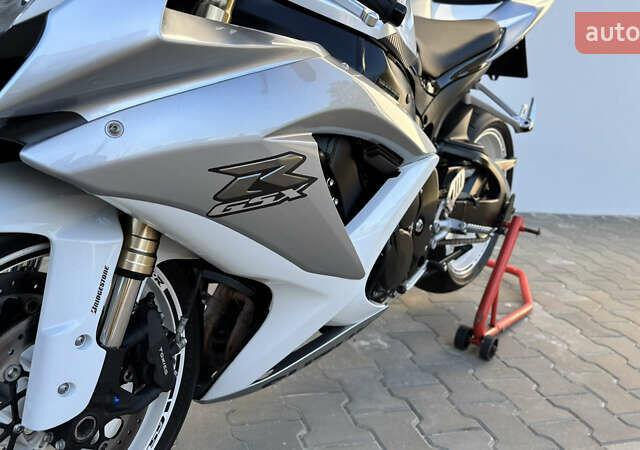 Белый Сузуки GSX-R 600, объемом двигателя 0.6 л и пробегом 25 тыс. км за 7999 $, фото 16 на Automoto.ua