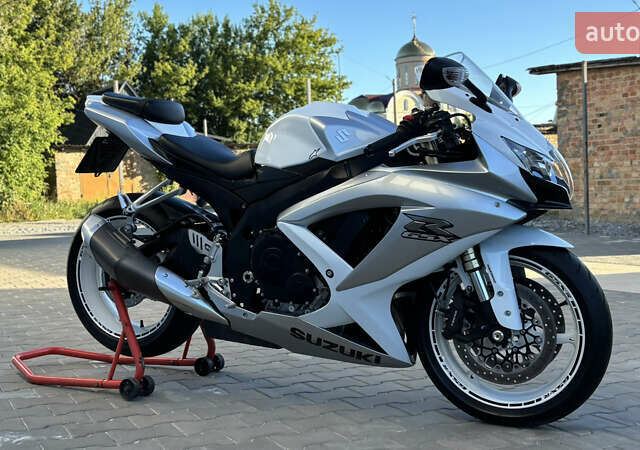Белый Сузуки GSX-R 600, объемом двигателя 0.6 л и пробегом 25 тыс. км за 7999 $, фото 8 на Automoto.ua