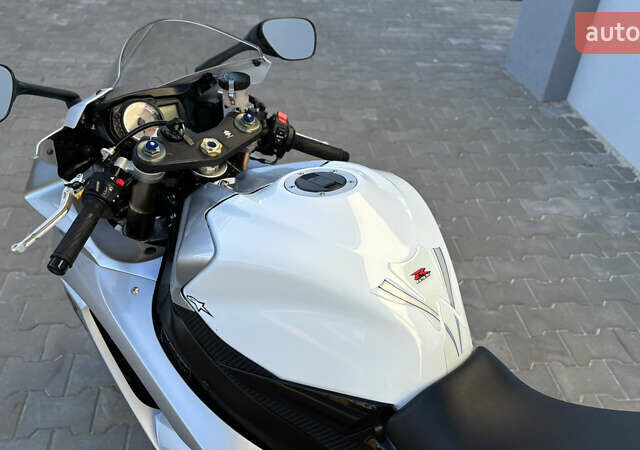 Белый Сузуки GSX-R 600, объемом двигателя 0.6 л и пробегом 25 тыс. км за 7999 $, фото 36 на Automoto.ua