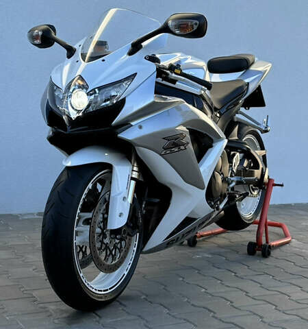 Белый Сузуки GSX-R 600, объемом двигателя 0.6 л и пробегом 25 тыс. км за 7999 $, фото 26 на Automoto.ua