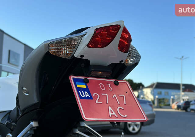 Белый Сузуки GSX-R 600, объемом двигателя 0.6 л и пробегом 25 тыс. км за 7999 $, фото 30 на Automoto.ua