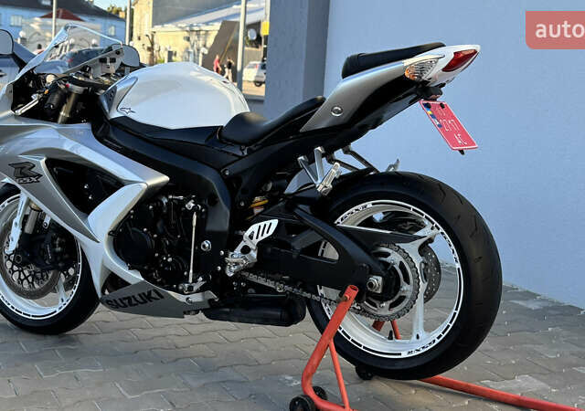 Белый Сузуки GSX-R 600, объемом двигателя 0.6 л и пробегом 25 тыс. км за 7999 $, фото 4 на Automoto.ua