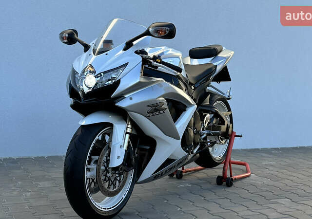 Белый Сузуки GSX-R 600, объемом двигателя 0.6 л и пробегом 25 тыс. км за 7999 $, фото 28 на Automoto.ua