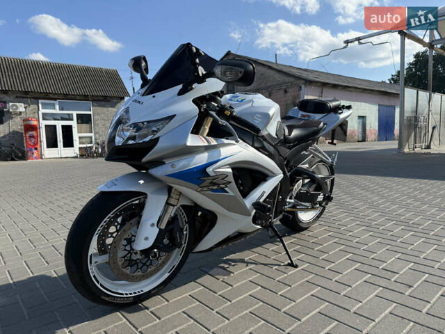 Белый Сузуки GSX-R 600, объемом двигателя 0.6 л и пробегом 35 тыс. км за 8200 $, фото 2 на Automoto.ua