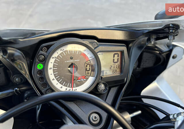 Белый Сузуки GSX-R 600, объемом двигателя 0.6 л и пробегом 25 тыс. км за 7999 $, фото 41 на Automoto.ua