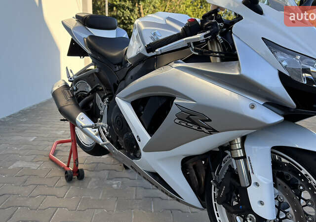 Белый Сузуки GSX-R 600, объемом двигателя 0.6 л и пробегом 25 тыс. км за 7999 $, фото 13 на Automoto.ua