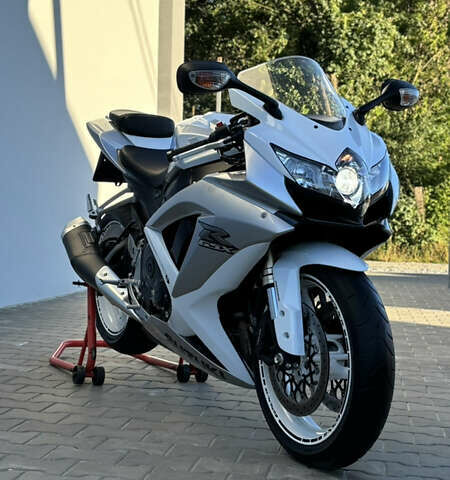 Белый Сузуки GSX-R 600, объемом двигателя 0.6 л и пробегом 25 тыс. км за 7999 $, фото 21 на Automoto.ua