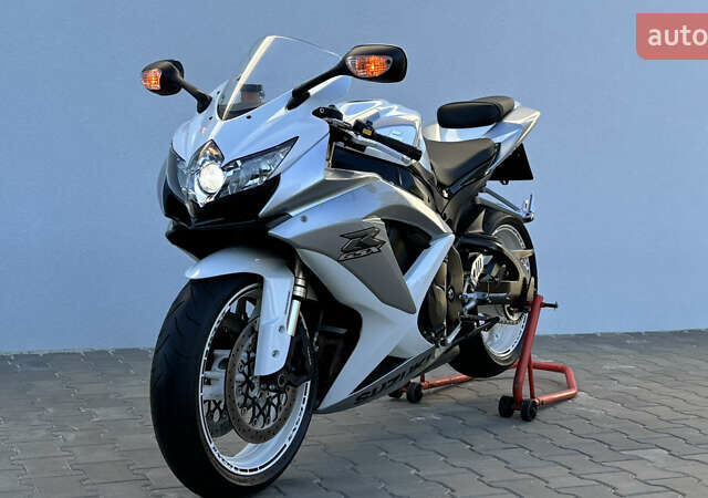 Белый Сузуки GSX-R 600, объемом двигателя 0.6 л и пробегом 25 тыс. км за 7999 $, фото 27 на Automoto.ua