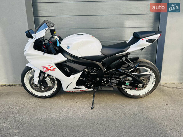 Белый Сузуки GSX-R 600, объемом двигателя 0 л и пробегом 14 тыс. км за 10500 $, фото 4 на Automoto.ua