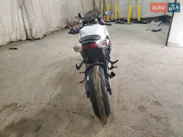 Белый Сузуки GSX-R 600, объемом двигателя 0 л и пробегом 27 тыс. км за 1500 $, фото 3 на Automoto.ua