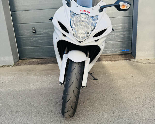 Белый Сузуки GSX-R 600, объемом двигателя 0 л и пробегом 14 тыс. км за 10500 $, фото 3 на Automoto.ua