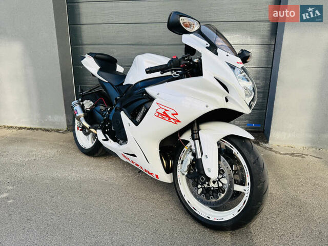 Белый Сузуки GSX-R 600, объемом двигателя 0 л и пробегом 14 тыс. км за 10500 $, фото 2 на Automoto.ua
