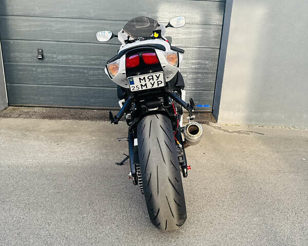 Белый Сузуки GSX-R 600, объемом двигателя 0 л и пробегом 14 тыс. км за 10500 $, фото 5 на Automoto.ua