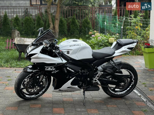 Белый Сузуки GSX-R 600, объемом двигателя 0.6 л и пробегом 12 тыс. км за 12800 $, фото 7 на Automoto.ua