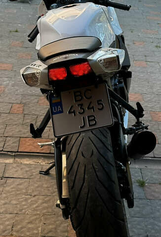 Белый Сузуки GSX-R 600, объемом двигателя 0.6 л и пробегом 12 тыс. км за 12800 $, фото 5 на Automoto.ua