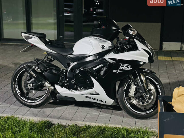 Белый Сузуки GSX-R 600, объемом двигателя 0.6 л и пробегом 12 тыс. км за 12800 $, фото 12 на Automoto.ua