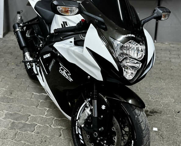 Белый Сузуки GSX-R 600, объемом двигателя 0.6 л и пробегом 12 тыс. км за 12800 $, фото 3 на Automoto.ua