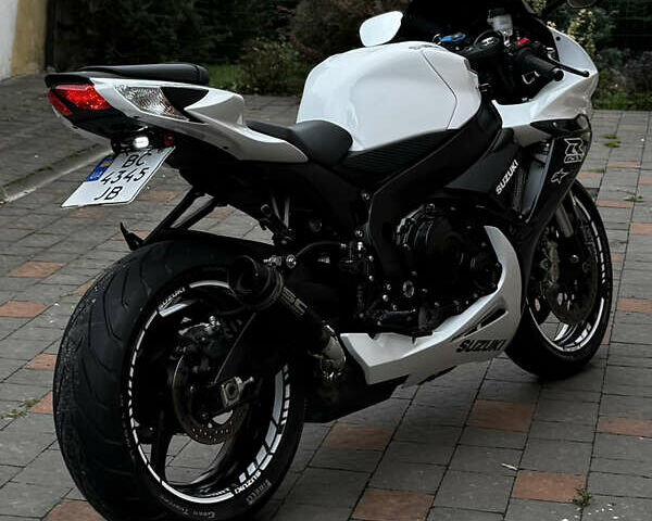 Белый Сузуки GSX-R 600, объемом двигателя 0.6 л и пробегом 12 тыс. км за 12800 $, фото 24 на Automoto.ua