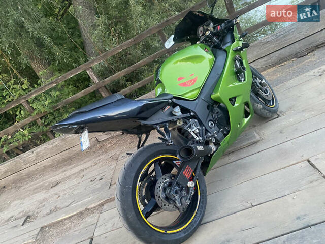 Черный Сузуки GSX-R 600, объемом двигателя 0.6 л и пробегом 36 тыс. км за 4500 $, фото 1 на Automoto.ua