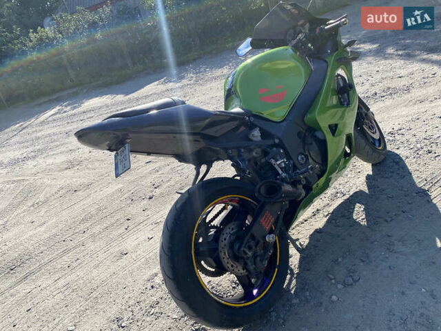 Черный Сузуки GSX-R 600, объемом двигателя 0.6 л и пробегом 36 тыс. км за 4500 $, фото 9 на Automoto.ua