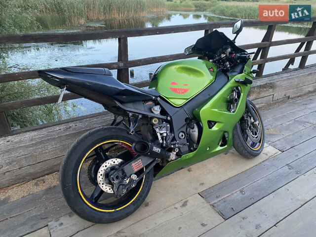 Черный Сузуки GSX-R 600, объемом двигателя 0.6 л и пробегом 36 тыс. км за 4500 $, фото 4 на Automoto.ua