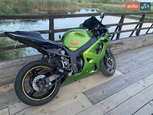 Черный Сузуки GSX-R 600, объемом двигателя 0.6 л и пробегом 36 тыс. км за 4500 $, фото 6 на Automoto.ua