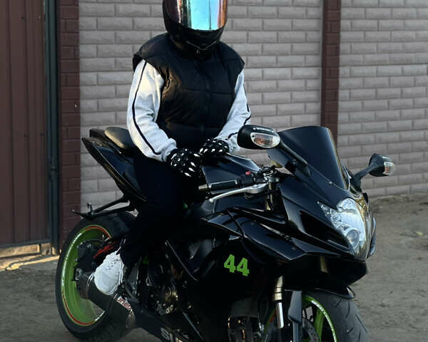 Черный Сузуки GSX-R 600, объемом двигателя 0.6 л и пробегом 34 тыс. км за 4500 $, фото 6 на Automoto.ua