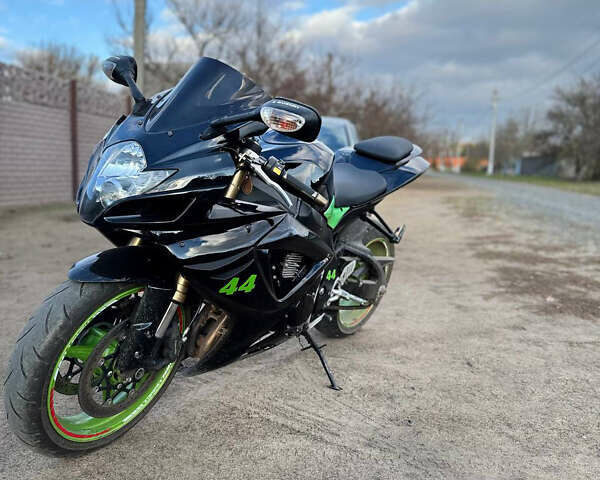 Черный Сузуки GSX-R 600, объемом двигателя 0.6 л и пробегом 34 тыс. км за 4500 $, фото 5 на Automoto.ua