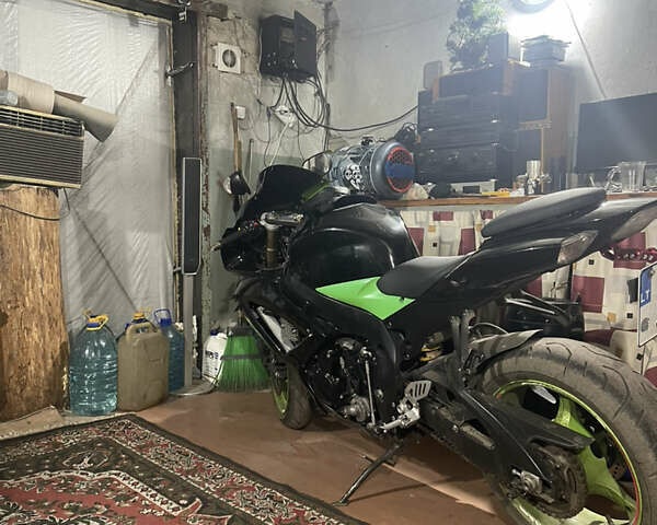 Черный Сузуки GSX-R 600, объемом двигателя 0.6 л и пробегом 34 тыс. км за 4500 $, фото 4 на Automoto.ua