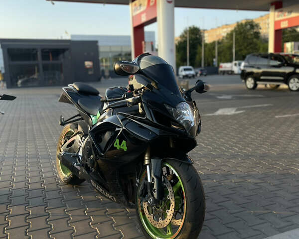 Черный Сузуки GSX-R 600, объемом двигателя 0.6 л и пробегом 34 тыс. км за 4500 $, фото 2 на Automoto.ua