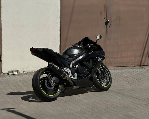 Черный Сузуки GSX-R 600, объемом двигателя 0.6 л и пробегом 28 тыс. км за 8500 $, фото 1 на Automoto.ua