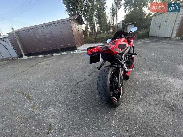 Красный Сузуки GSX-R 600, объемом двигателя 0.6 л и пробегом 33 тыс. км за 10200 $, фото 20 на Automoto.ua