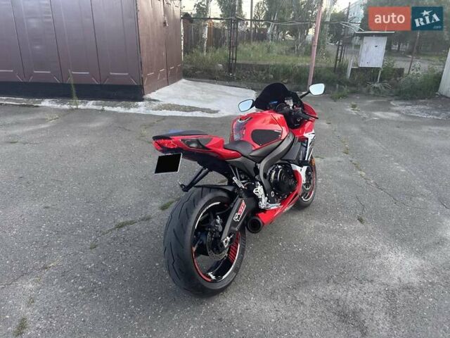 Красный Сузуки GSX-R 600, объемом двигателя 0.6 л и пробегом 33 тыс. км за 10200 $, фото 2 на Automoto.ua
