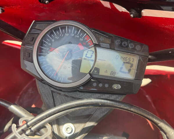 Красный Сузуки GSX-R 600, объемом двигателя 0.6 л и пробегом 14 тыс. км за 4000 $, фото 1 на Automoto.ua