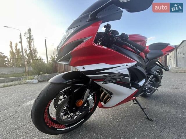 Красный Сузуки GSX-R 600, объемом двигателя 0.6 л и пробегом 33 тыс. км за 10200 $, фото 30 на Automoto.ua