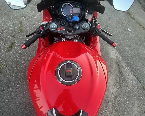 Красный Сузуки GSX-R 600, объемом двигателя 0.6 л и пробегом 33 тыс. км за 10200 $, фото 26 на Automoto.ua