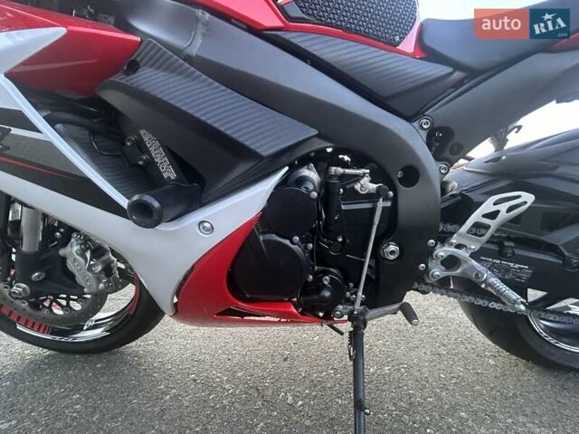 Красный Сузуки GSX-R 600, объемом двигателя 0.6 л и пробегом 33 тыс. км за 10200 $, фото 36 на Automoto.ua