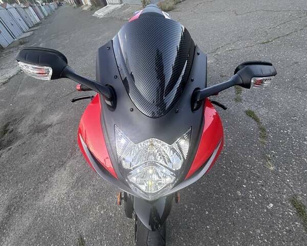 Красный Сузуки GSX-R 600, объемом двигателя 0.6 л и пробегом 33 тыс. км за 10200 $, фото 29 на Automoto.ua