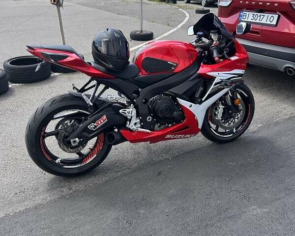 Красный Сузуки GSX-R 600, объемом двигателя 0.6 л и пробегом 33 тыс. км за 10200 $, фото 14 на Automoto.ua