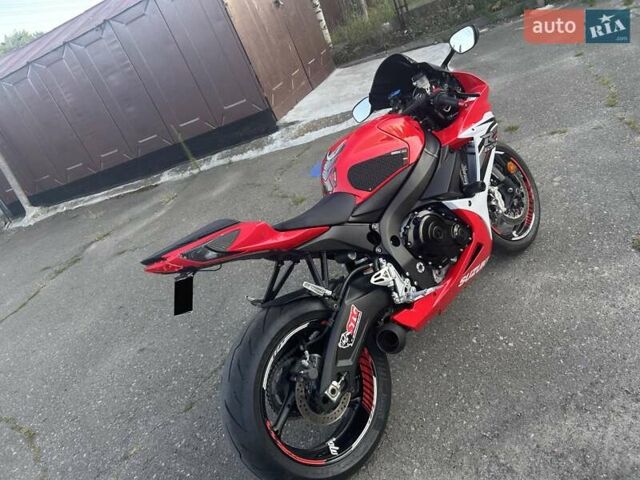 Красный Сузуки GSX-R 600, объемом двигателя 0.6 л и пробегом 33 тыс. км за 10200 $, фото 15 на Automoto.ua