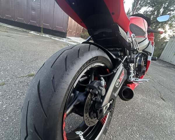 Красный Сузуки GSX-R 600, объемом двигателя 0.6 л и пробегом 33 тыс. км за 10200 $, фото 35 на Automoto.ua