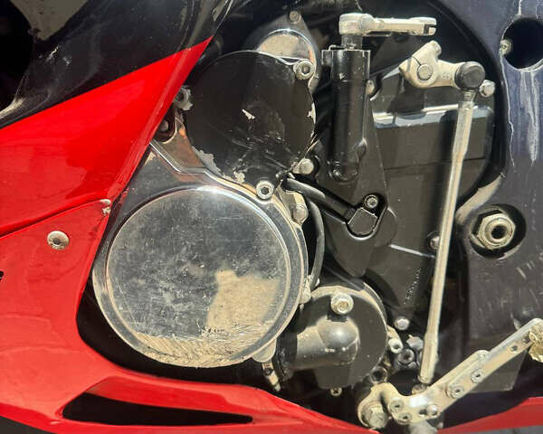 Красный Сузуки GSX-R 600, объемом двигателя 0.6 л и пробегом 14 тыс. км за 4000 $, фото 10 на Automoto.ua