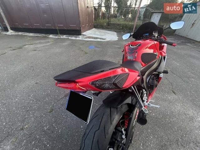 Красный Сузуки GSX-R 600, объемом двигателя 0.6 л и пробегом 33 тыс. км за 10200 $, фото 27 на Automoto.ua