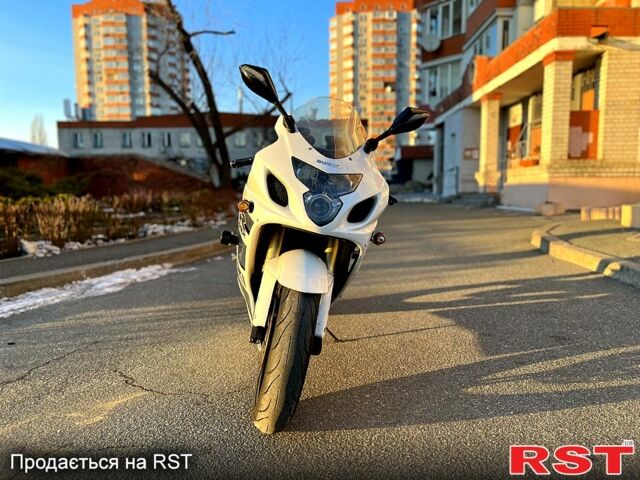 Сузуки GSX-R 600, объемом двигателя 0.6 л и пробегом 64 тыс. км за 4500 $, фото 1 на Automoto.ua