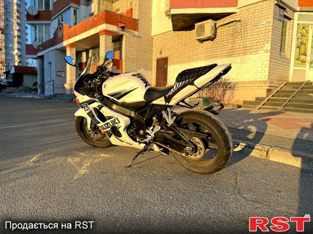 Сузуки GSX-R 600, объемом двигателя 0.6 л и пробегом 64 тыс. км за 4500 $, фото 4 на Automoto.ua