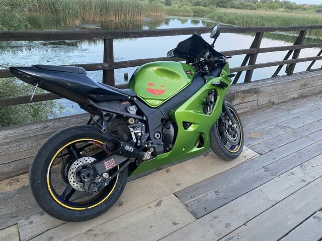 Сузуки GSX-R 600, объемом двигателя 0.6 л и пробегом 0 тыс. км за 4500 $, фото 1 на Automoto.ua