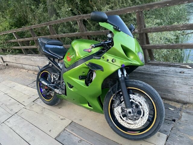 Сузуки GSX-R 600, объемом двигателя 0.6 л и пробегом 0 тыс. км за 4500 $, фото 2 на Automoto.ua