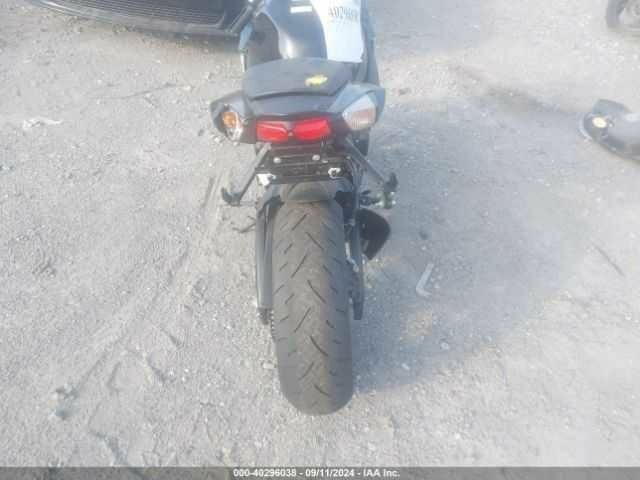 Сузуки GSX-R 600, объемом двигателя 0.6 л и пробегом 0 тыс. км за 3000 $, фото 5 на Automoto.ua