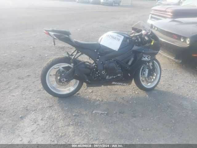 Сузуки GSX-R 600, объемом двигателя 0.6 л и пробегом 0 тыс. км за 3000 $, фото 8 на Automoto.ua