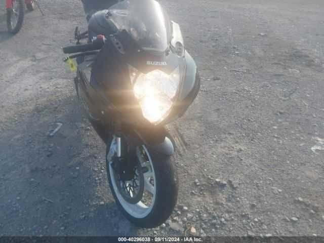 Сузуки GSX-R 600, объемом двигателя 0.6 л и пробегом 0 тыс. км за 3000 $, фото 4 на Automoto.ua